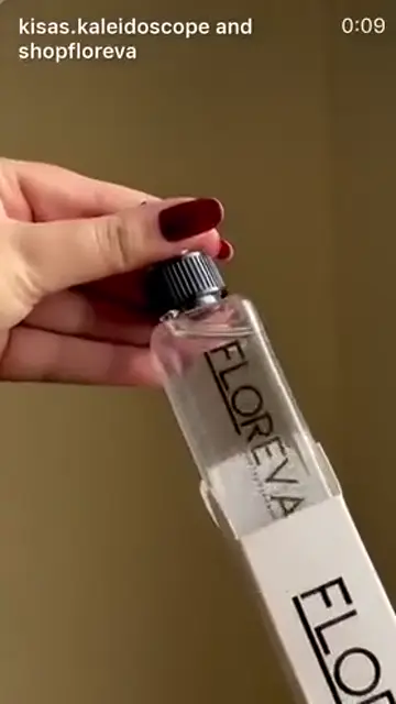 Kisa shows the Floreva Glycolic Acid 7% Serum and how it spreads on the skin.